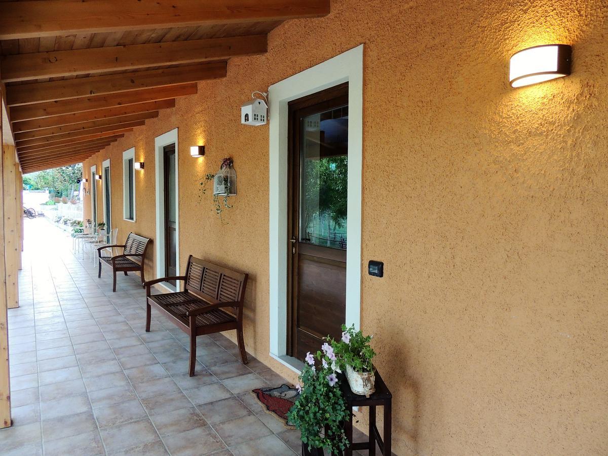Il Refolo Bed & Breakfast Riardo Bagian luar foto