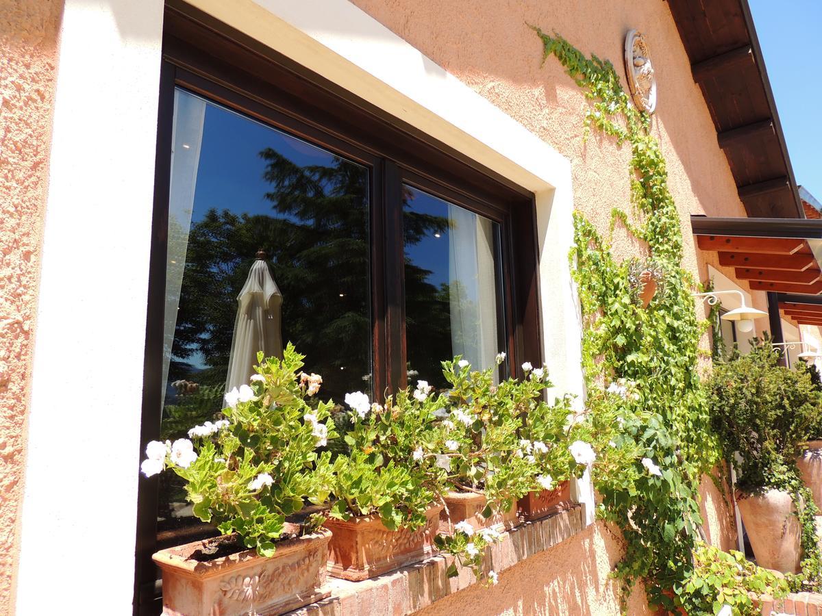 Il Refolo Bed & Breakfast Riardo Bagian luar foto